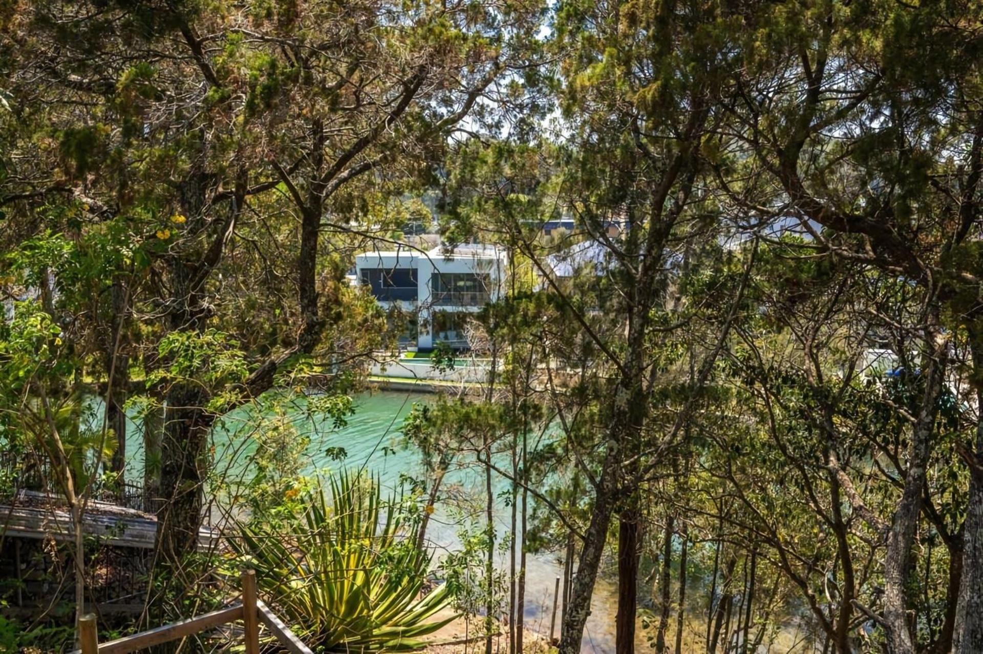 Stunning Riverside Hinterland Retreat Apartment *